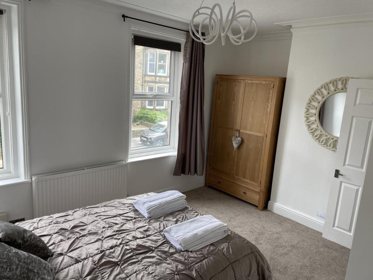 4 Bedroom House In Harrogate Town Centre Екстер'єр фото